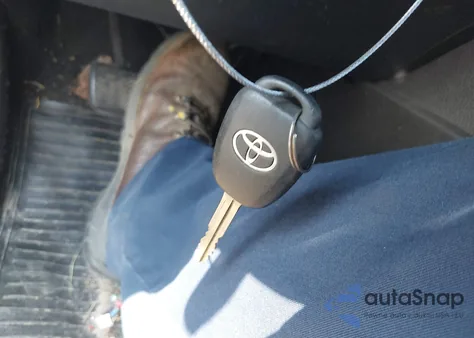 2017 Toyota Corolla Le z USA, uszkodzony, nr VIN 5YFBURHE2HP637796